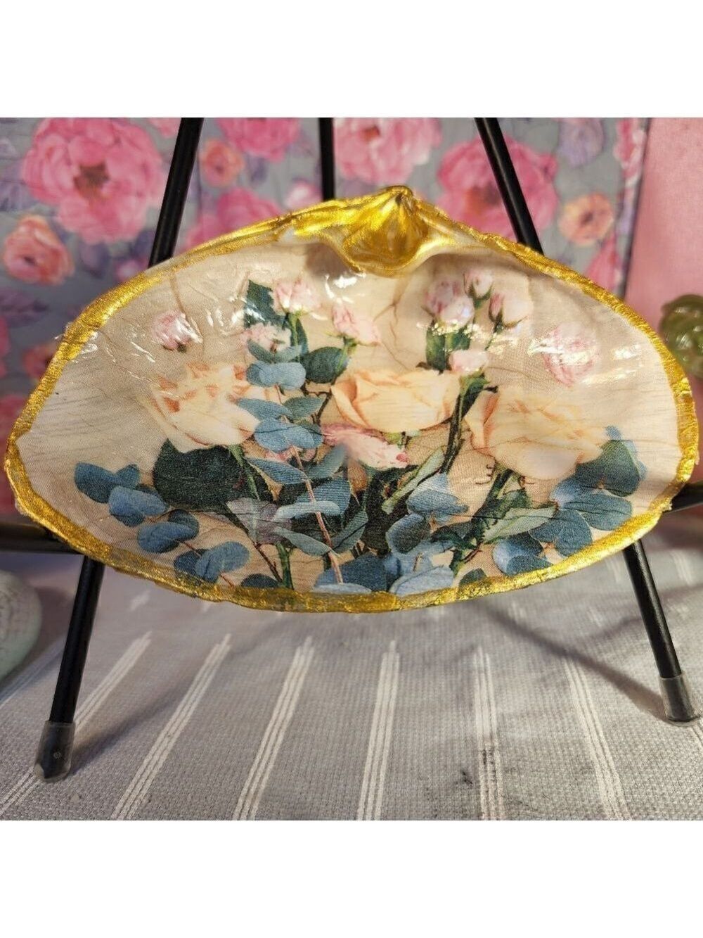 DECOUPAGE CLAM SHELL DECOUPAGE FLOWERS ON A CLAM SHELL TRINKET DISH